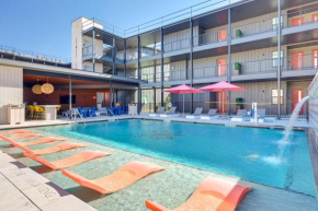 5 Mi to Dtwn Modern Condo in New Braunfels!